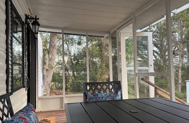 Lake Access Home Close to the Villages and Orlando with Boat Launch in Community