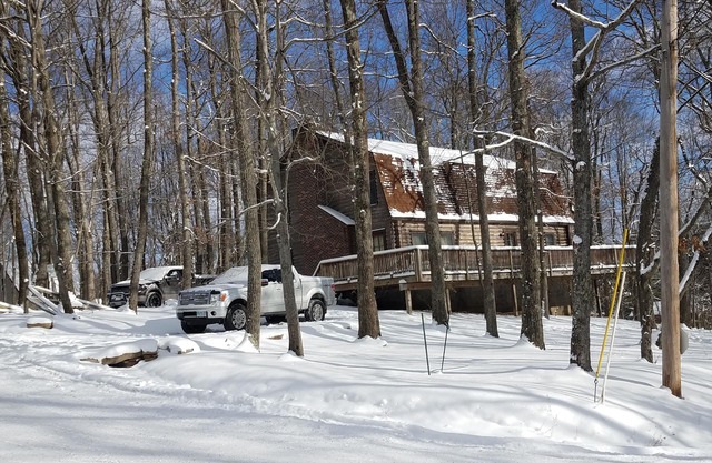 Lake Access Log Cabin perfecto para reuniones. Playa de la comunidad. Tot Lot.