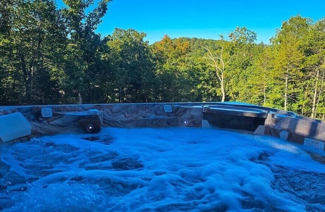 Hot Tub, Fire Pit, Easy Water Access, Kayaks
