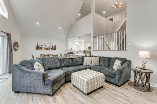 Lake and Pool Access Poconos Family Getaway!