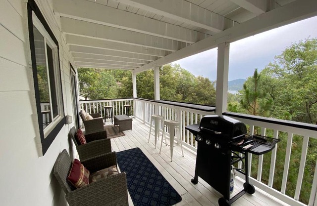 Lake Arrowhead Lakeview Cozy Cottage