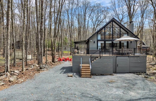 Lake Beach, Sauna, Hot Tub, Firepit, Game Room, EV Charger