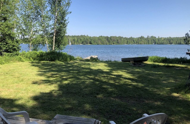 Lake Cabin 25 miles from Duluth. high speed internet. new 50" Android TV