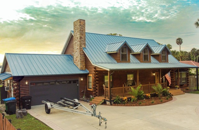 Lake Cabin! Private Dock, Tennis Court & Pool