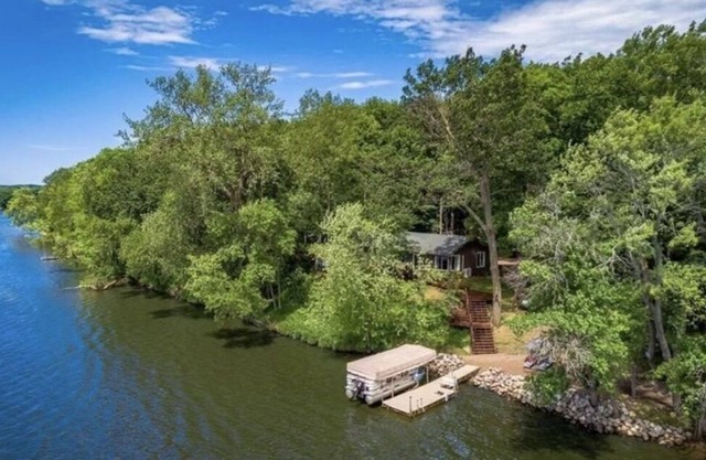 Lake Cabin with Bunkhouse