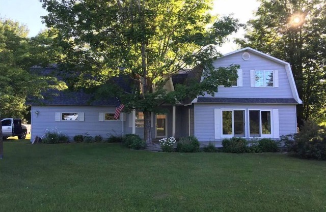Lake Charlevoix Spacious Home Away From Home