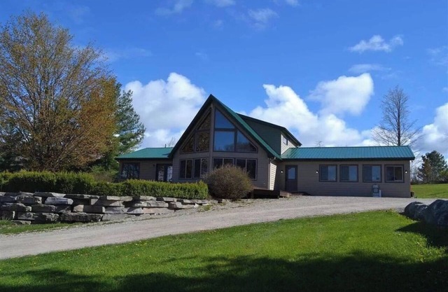 Lake Charlevoix View- 10 Acre Private Retreat, Sleep from 2- 8 persons.