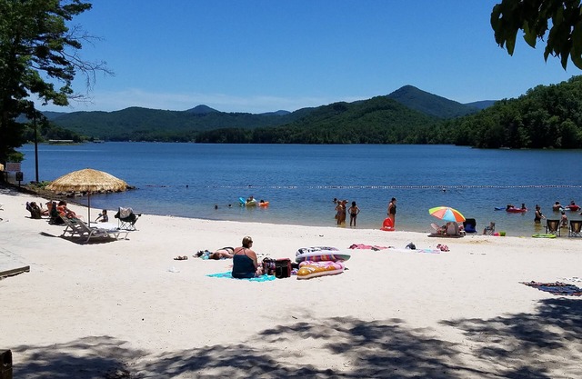 $ 59 Lake Chatuge Country Cottages - ¡Días perezosos en Little Red, WIFI GRATUITO, películas!