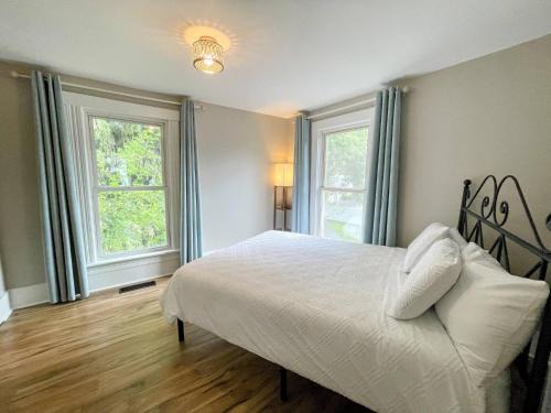 Lake Chelan Manor Room #2