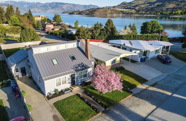 Alquiler de vacaciones en el lago Chelan con piscina privada y jacuzzi, tiene capacidad para 14