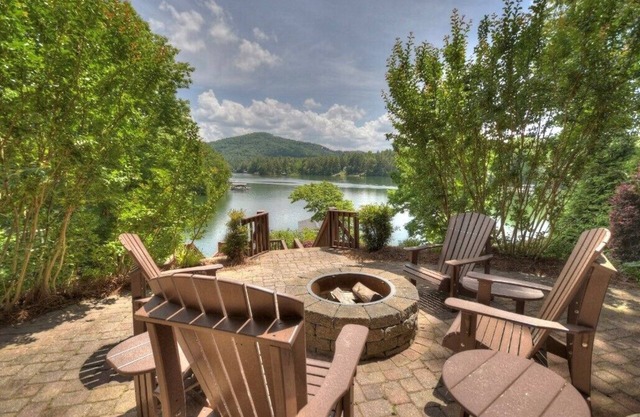 LAKE COTTAGE on deep water w/ MILLION $$ views! Newly Renovated HGTV style decor