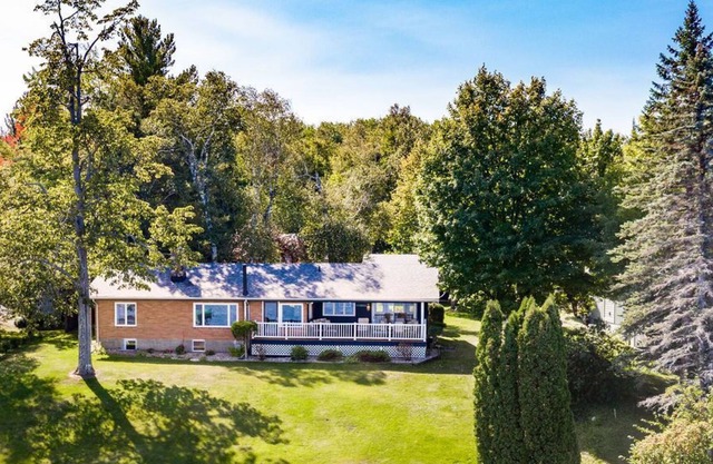 Lake Cottage on recreational lake 15 minutes from Duluth 30 minutes from N Shore