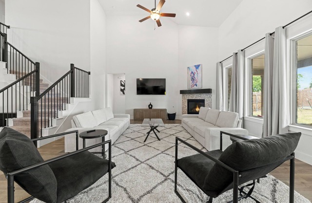 Lake Cove Retreat- 4-Bedroom Escape