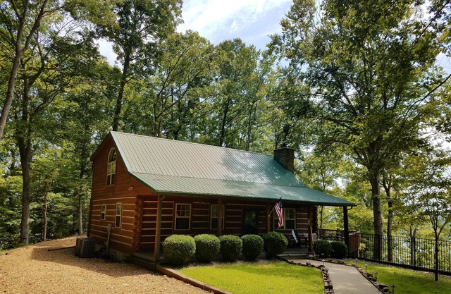 Lake Cumberland cabaña personalizada casa en 32 acres arbolados