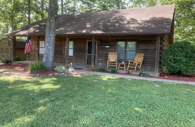 Lake Cumberland Log Cabin minutes from Lee's Ford Marina and Pulaski County ParK