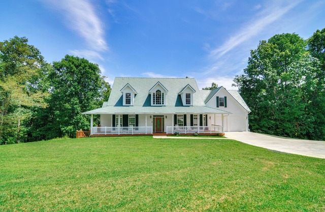 Lake Cumberland Retreat w/ Deck & Views!
