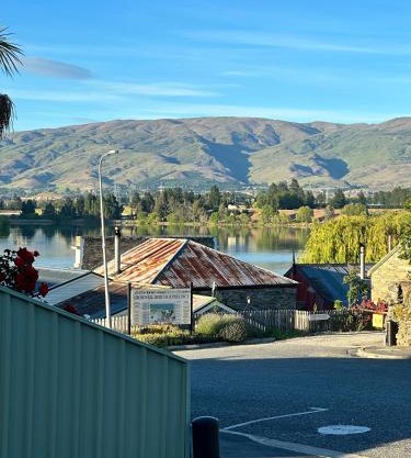 Lake Dunstan Trailhouse