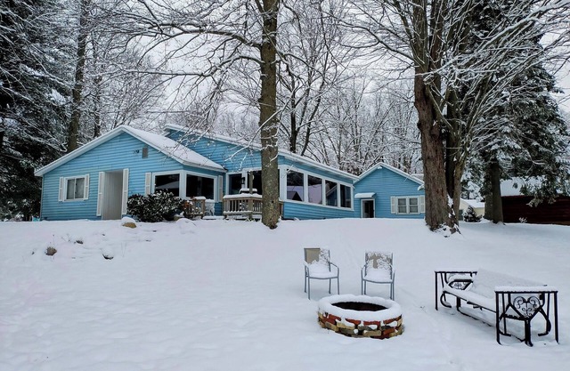 Lake Elinor Retreat ~Springtime Blooms~ New Sauna!
