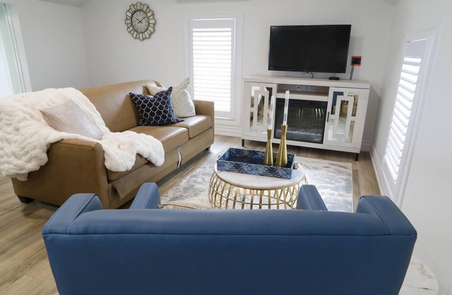 Lake Erie Lux Condo w/ Deck, Patio & private Beach (Aquamarine)