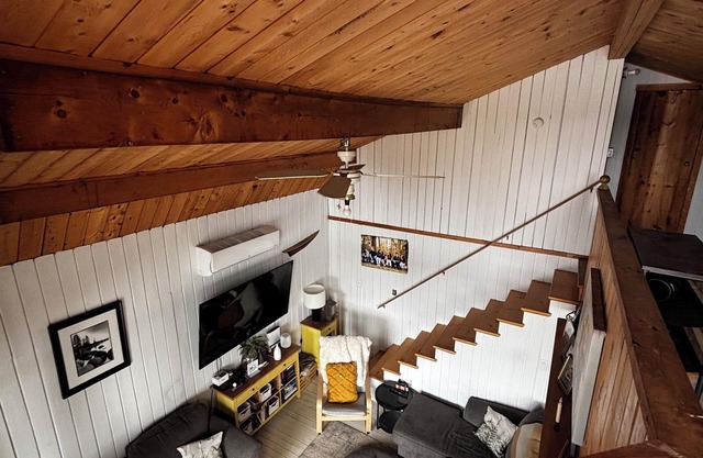 Lake escape!! Charming 4-bedroom Cottage with AC and WiFi in welcoming Labelle.