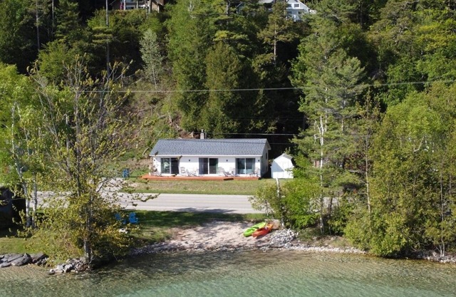 Lake Escape - PRIVATE LAKEFRONT WITH KAYAKS, DOCK, AND BEACH BONFIRE RING!