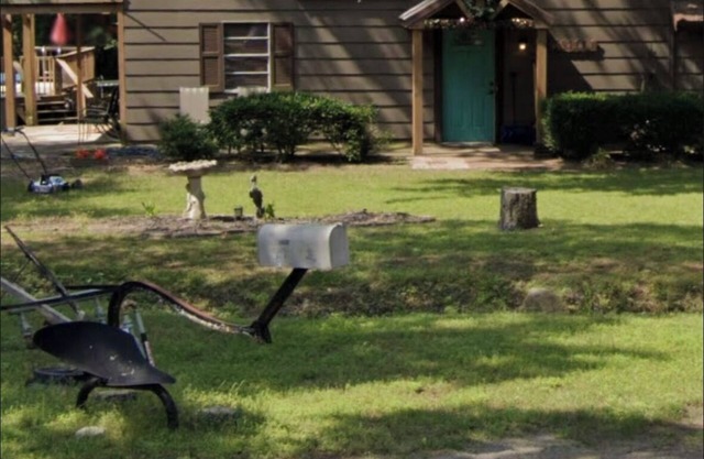 Lake Eufaula Beach front home....relaxing, fishing, boating, and holiday retreat