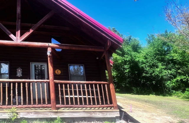 Lake Eufaula Log Cabin with Hot Tub + WiFi