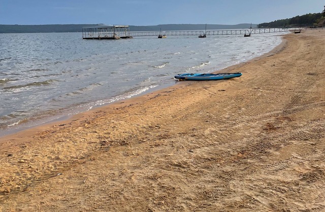 Lake Eufaula, OK Lakefront house on the beach. Sleeps 8, 3 bedroom, 2 bath