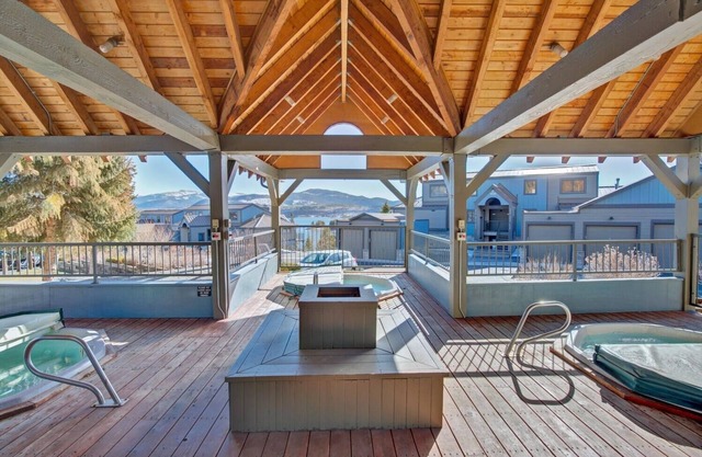 Lake Forest 201f 2 Bedroom Condo by RedAwning