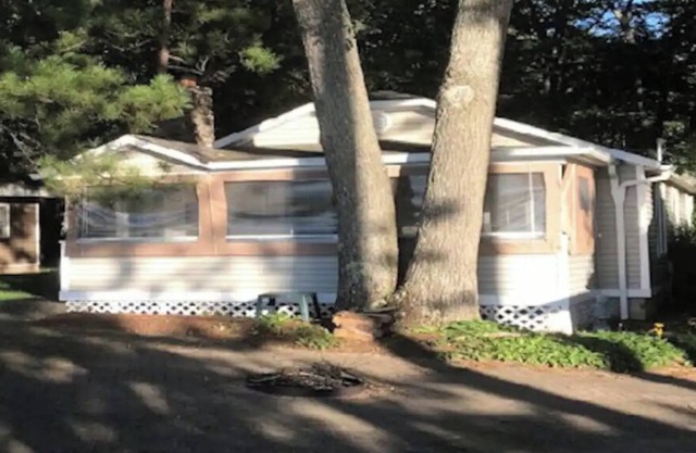 Lake Front 2 Bedroom with sandy beach and close to ORV trails!
