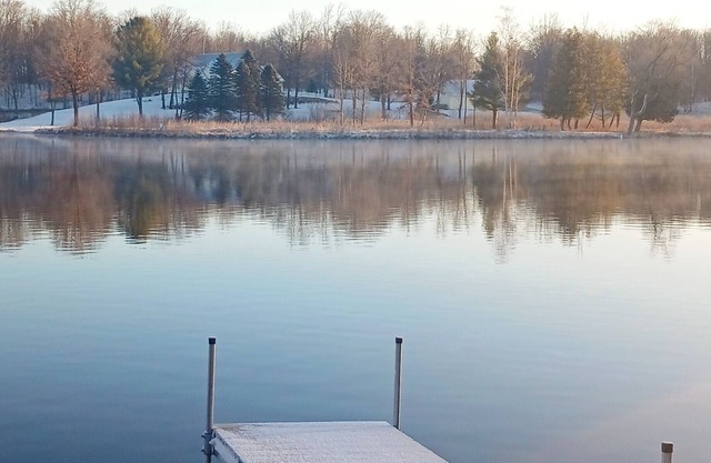 Lake front beauty sleeps 8, with pontoon rental available.