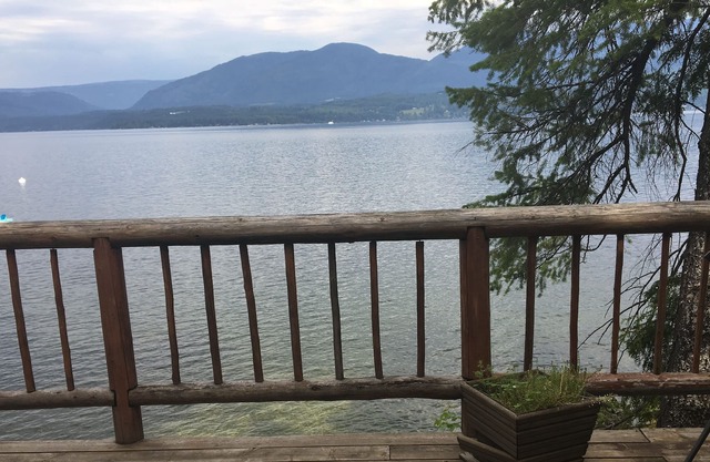Tranquilo lago escondido