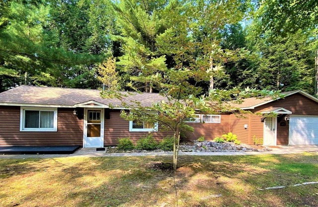 Lake Front Cottage in Kalkaska