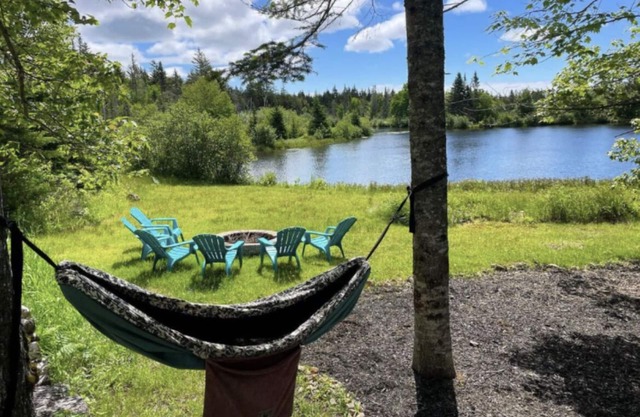 Lake Front Cottage - Minutes from St Martins!