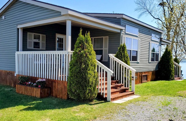Lake Front Cottage, W-5 Star Golf Course!! Very Spacious, Dream Resort!!