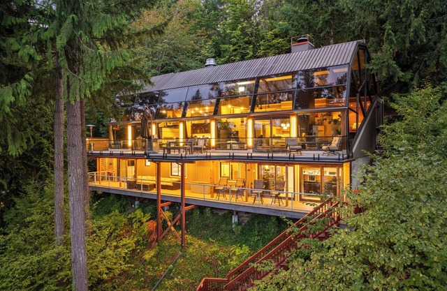 Lake front Glass house with Private Dock/Lake access/Kayak/Paddle board