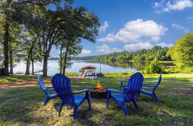 Lake Front Home Boat Dock Fishing Kayak Firepit