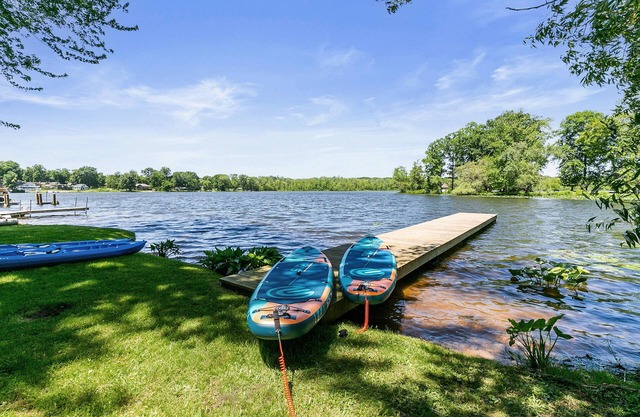 Lake Front, Hot Tub, Game Room, Kayak/SUPs, Firepit, Private, Pet Friendly