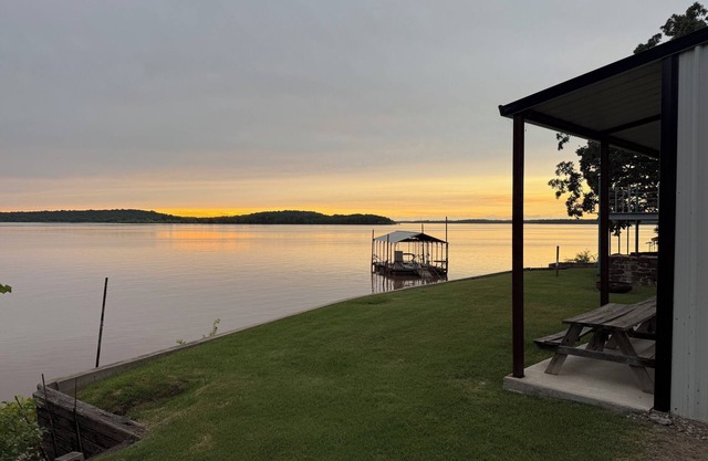 Lake Front House with Private Dock and boat rental available! Lake Eufala