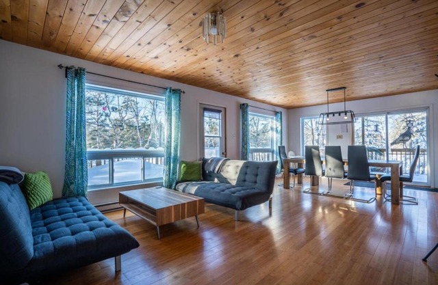 Lake front in the woods Newly furnished