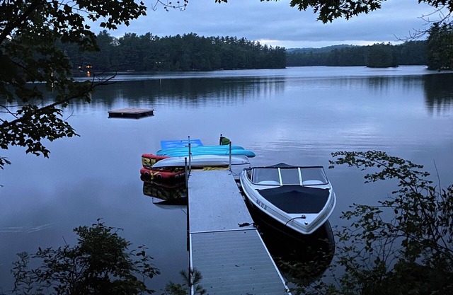 Lake Front Life! Private Dock for 16+, HotTub, Boating, 6 Kayaks & Theatre Room
