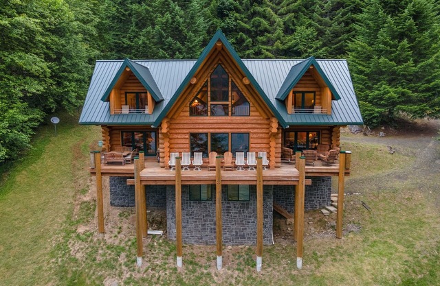 Frente al lago Lodge en el lago Swift