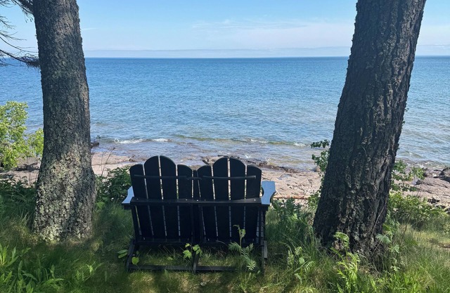 Lake Front North Shore Cottage.