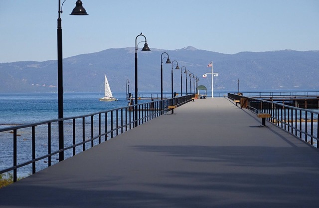 Lake Front Property w/Pool/Pier/Patio/Tennis-Walk to Downtown Tahoe City