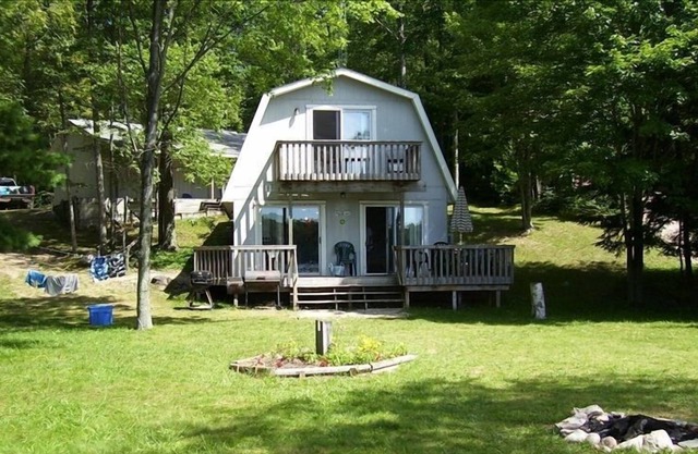 Frente al lago, recientemente renovado 3 dormitorios Cottage, Harper Lake