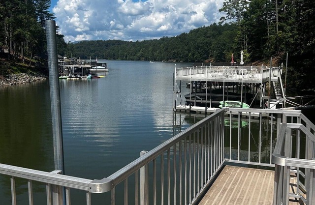 Lake Front Retreat with 2-tier Dock / Brand new 4 Bedroom Home