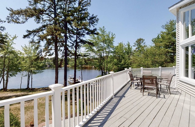 LAKE FRONT w/VIEWS! Fire Pit* Swim Dock* Kayaks!