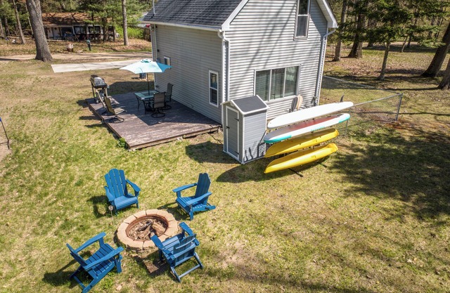 Lake George Getaway: Cozy cottage w/ kayaks, cornhole, Xbox, volleyball