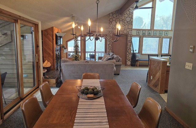 Lake-Golf-Ski condo w/ great views & boat parking