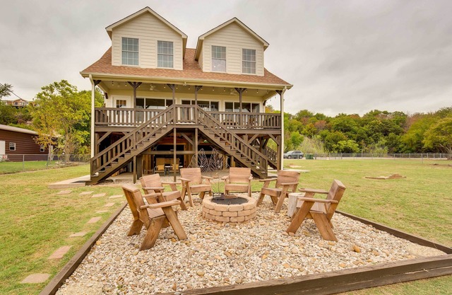 Lake Granbury Fishing Escape w/ Dock & Kayaks!